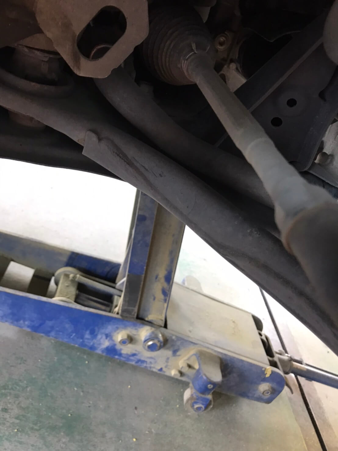 トヨタ アクアの足回りの修理 茨城坂東市の自動車鈑金塗装ボディーショップ荒井